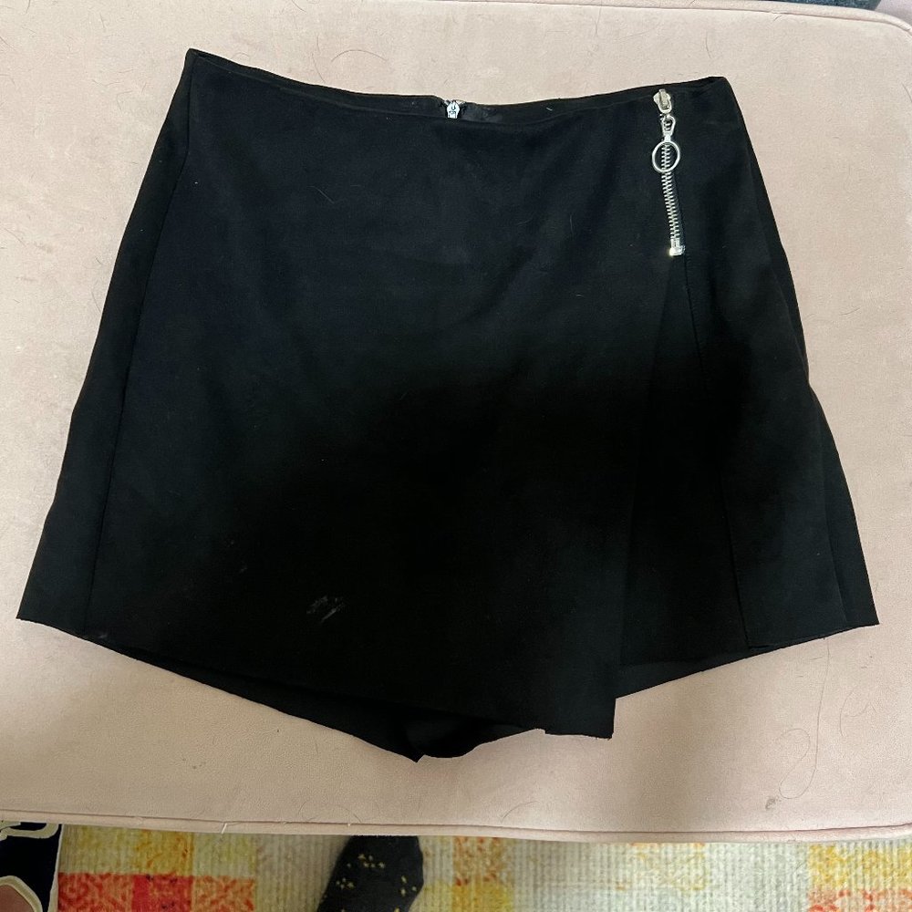 Zara Suede Black Skort - Size Medium